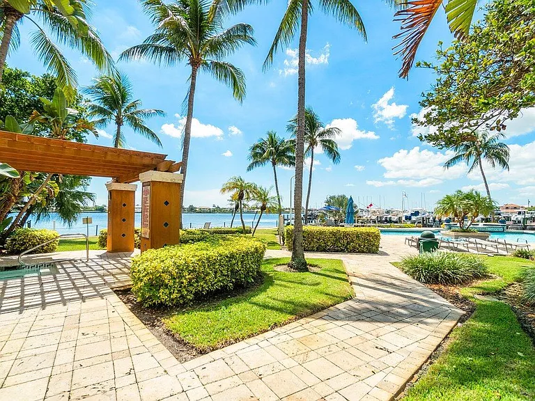 157 Yacht Club Way — Photo 32