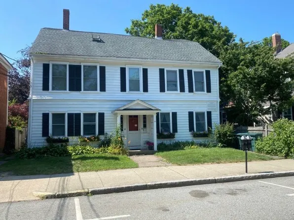 32 Middle St APT 1E, Plymouth, MA 02360