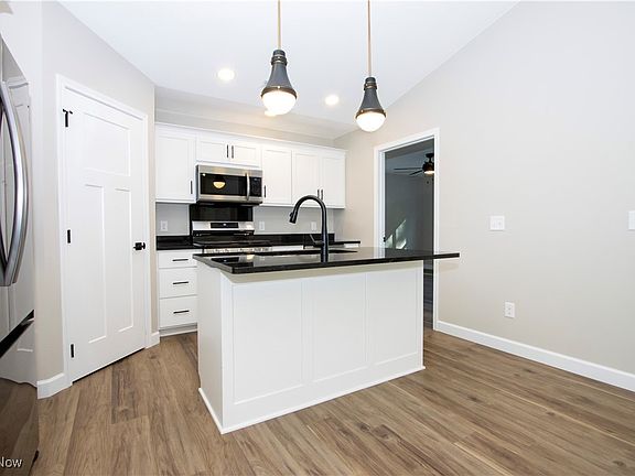 5th image of 524 N Union St