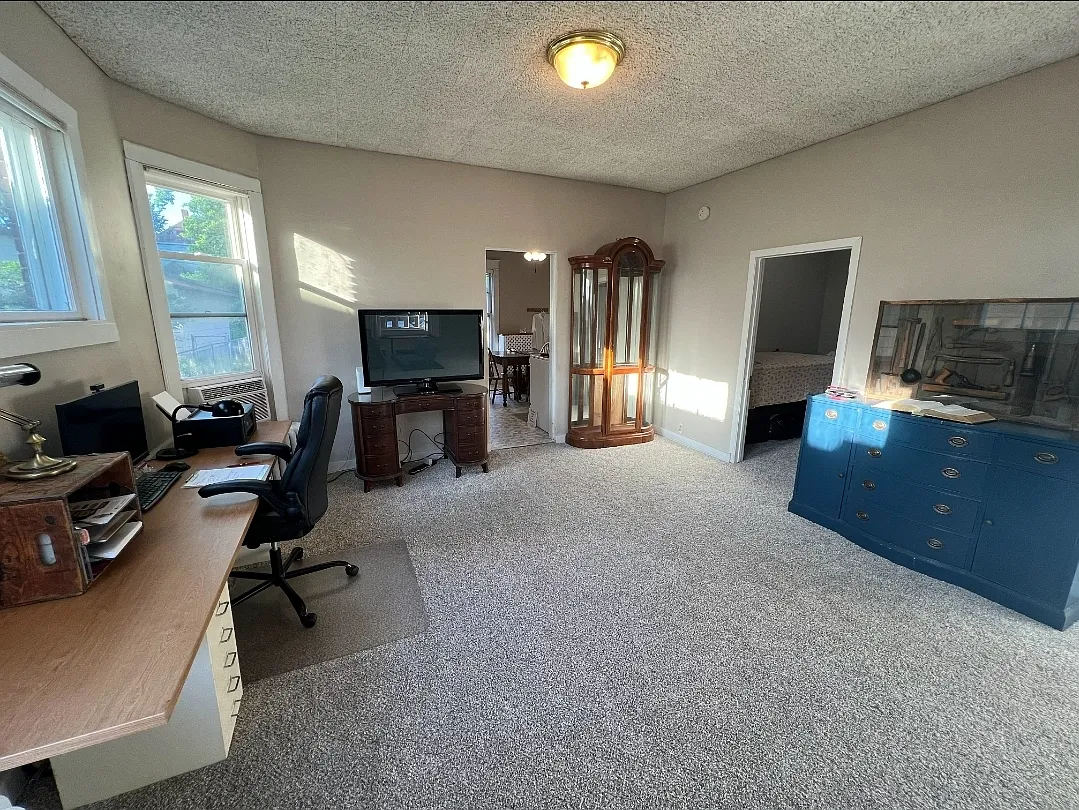 672 Case Ave — Photo 4