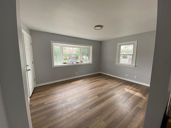 3rd image of 44 Lincoln St