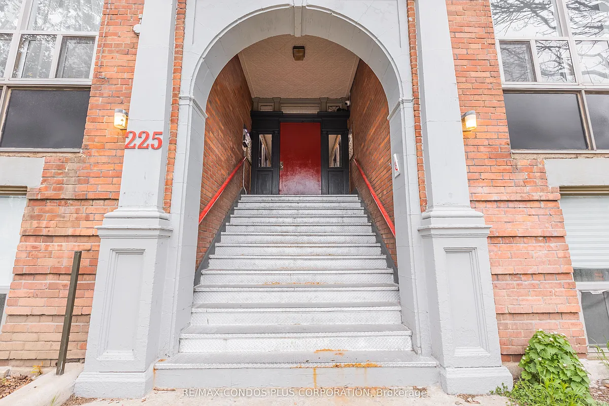 Photo 2 of 13 - 225 Gladstone Ave #204 - Toronto, ON Building Photo - 225 Gladstone Ave #204