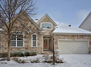 702 Viewpointe Dr, St Charles, IL 60174