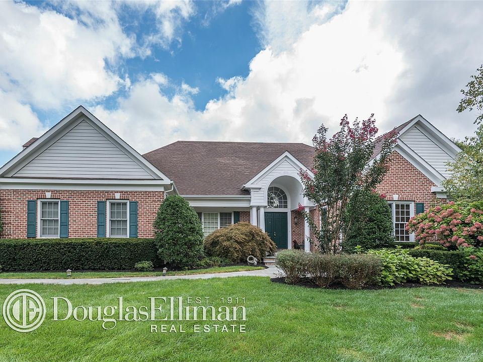 1st image of 21 Stone Hill Dr N