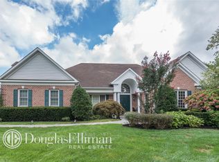 21 Stone Hill Dr N, Manhasset, NY 11030