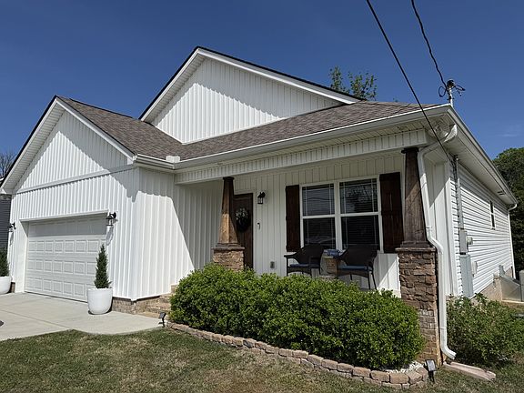2nd image of 114 Lexington Cv