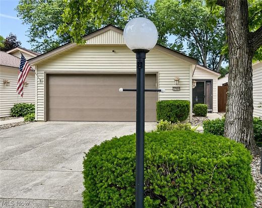 32964 Fern Tree Ln, North Ridgeville, OH 44039