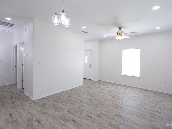 3rd image of 2020 Valley Cir #C
