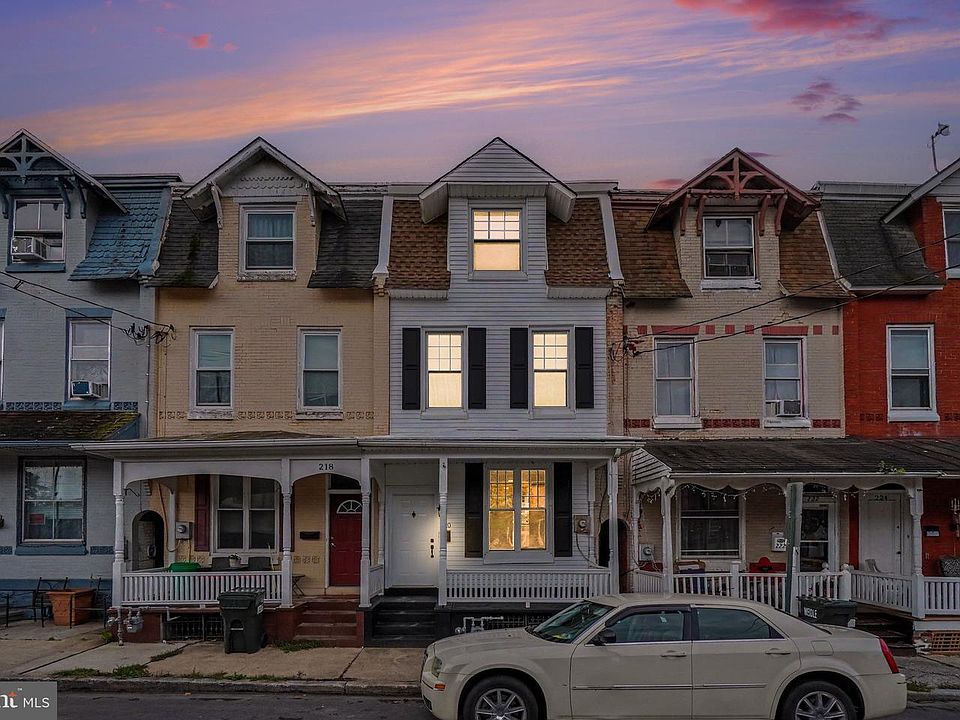 1st image of 220 Chestnut St