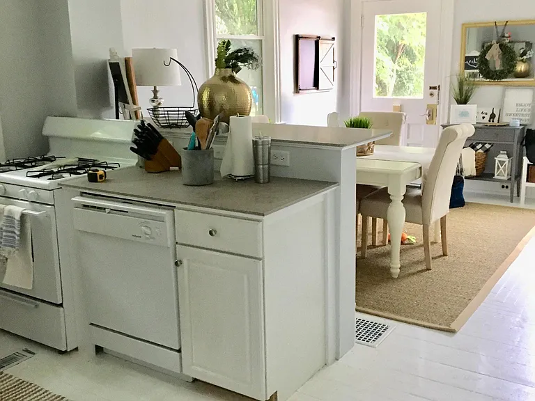 Open kitchen with breakfast bar