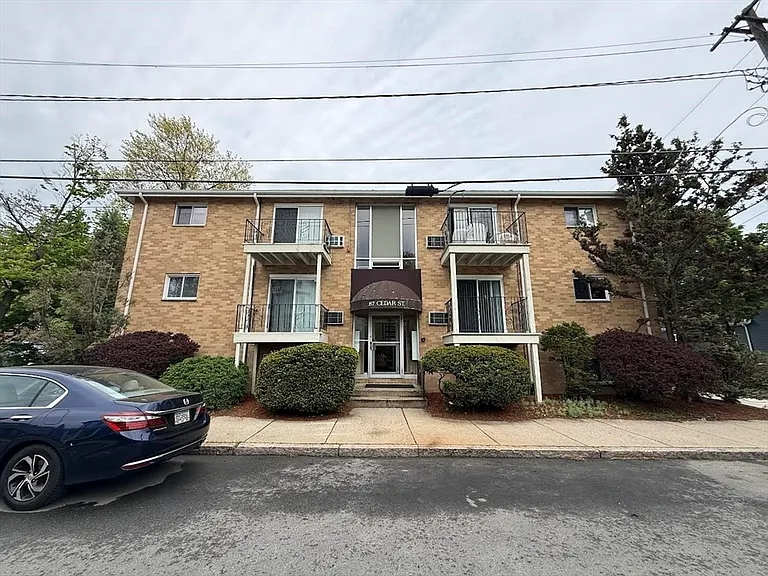87 Cedar St #6 — Photo 1