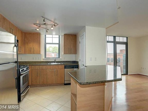 4th image of 1021 N Garfield St APT 610
