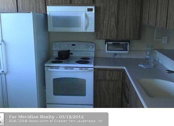 3rd image of 1709 Whitehall Dr APT 105