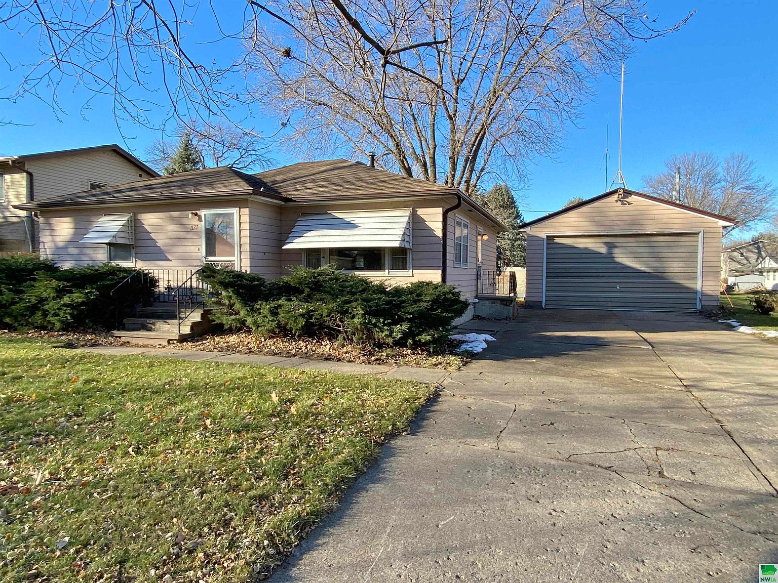1127 Central Ave SW, Le Mars, IA 51031 Zillow