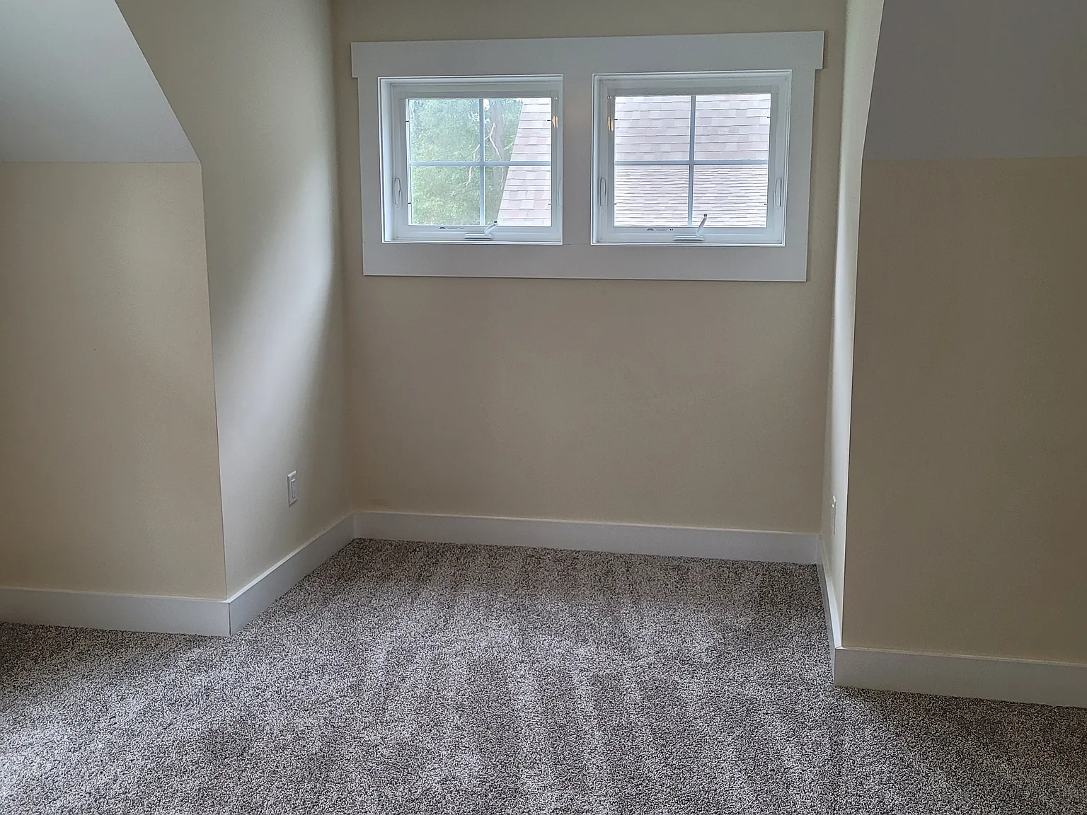 2 bed, 1402 sqft, $890 — Photo 3