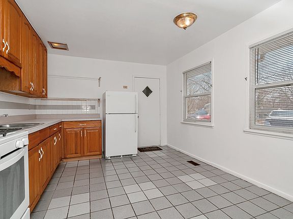 4th image of 1833 E Sauk Trl
