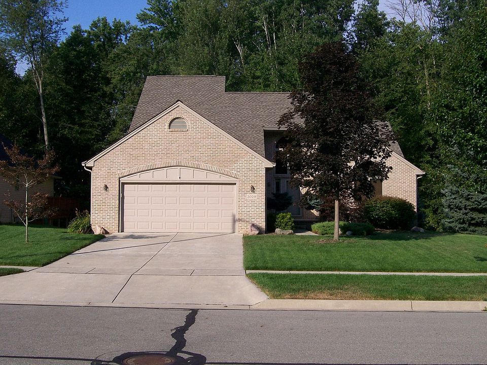 1st image of 2029 Chestnut Cres