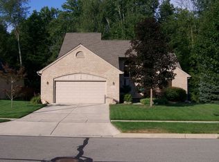 2029 Chestnut Cres, Saline, MI 48176