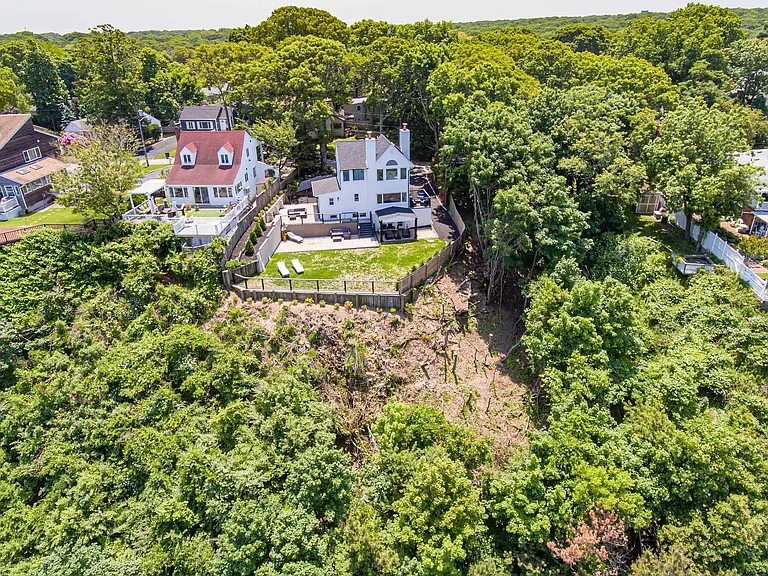 Cliff Rd E — Photo 35
