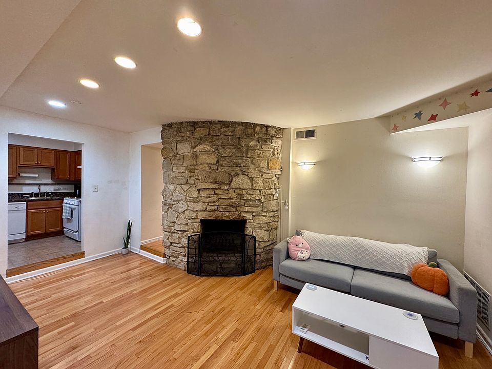 1st image of 1057 W Belden Ave APT 1C
