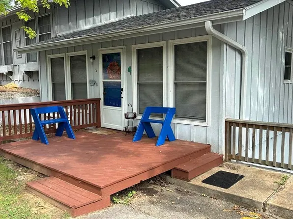 2 Akokisa Dr, Cherokee Village, AR 72529
