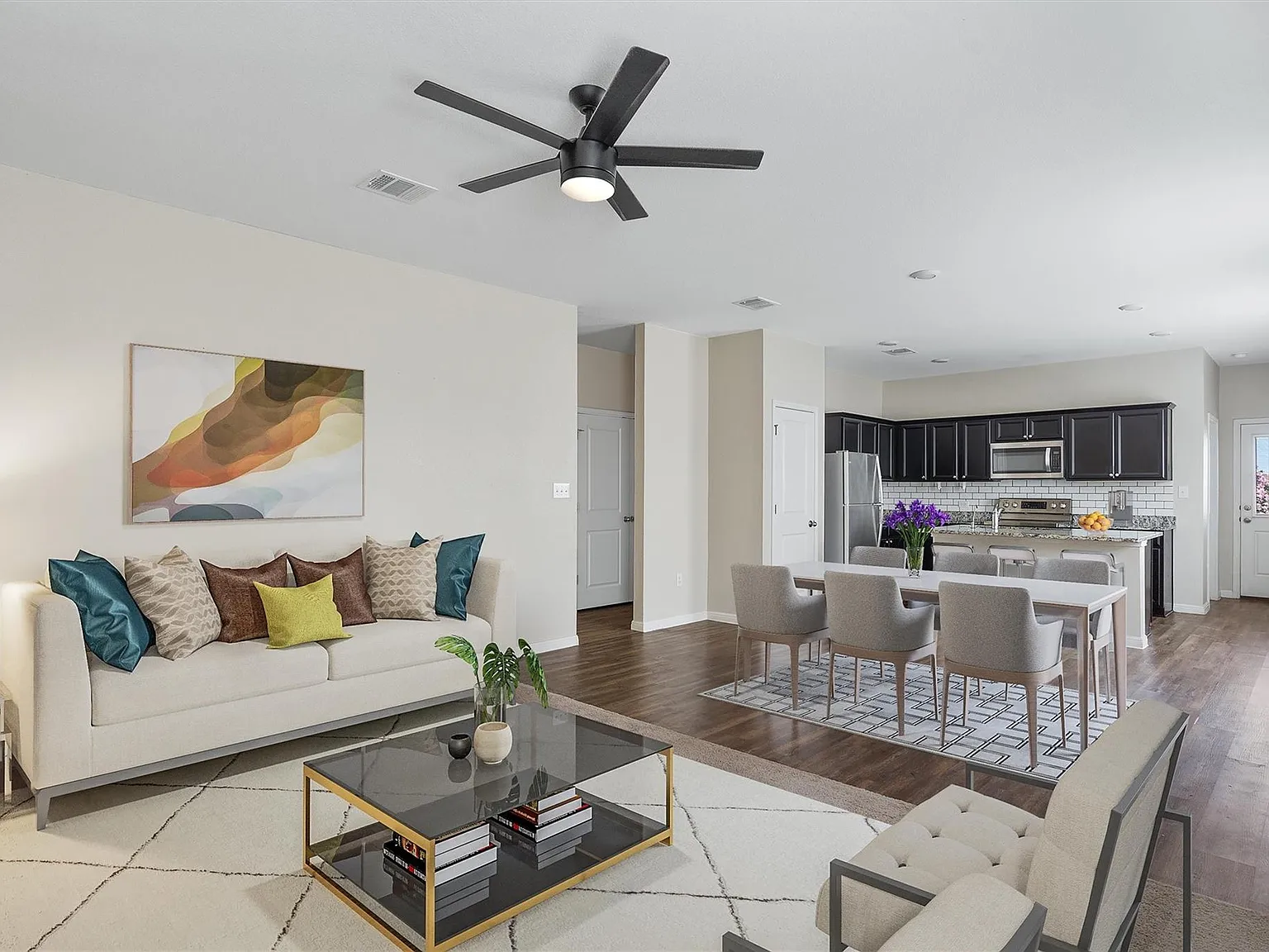 3 bed, 2.0 bath, 1376 sqft, $1,600 — Photo 1