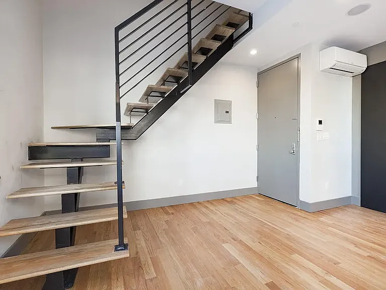 846 Monroe St #3B — Photo 2