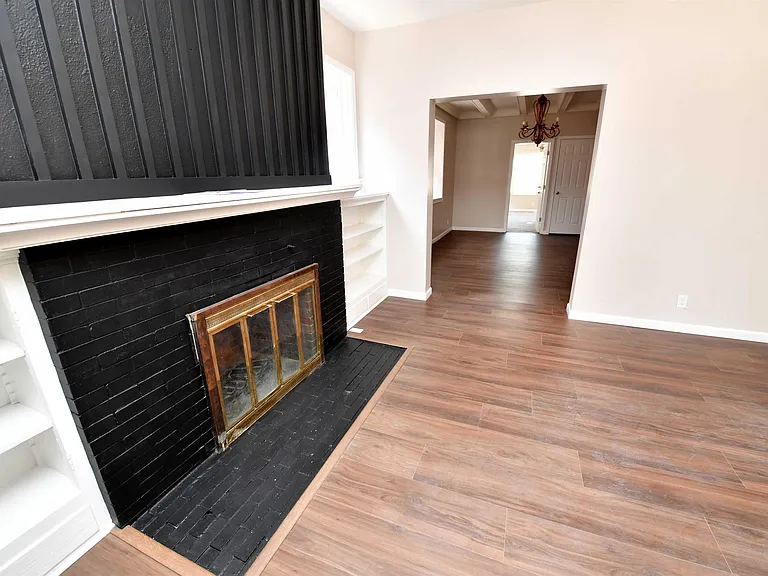 1027 N University St — Photo 7
