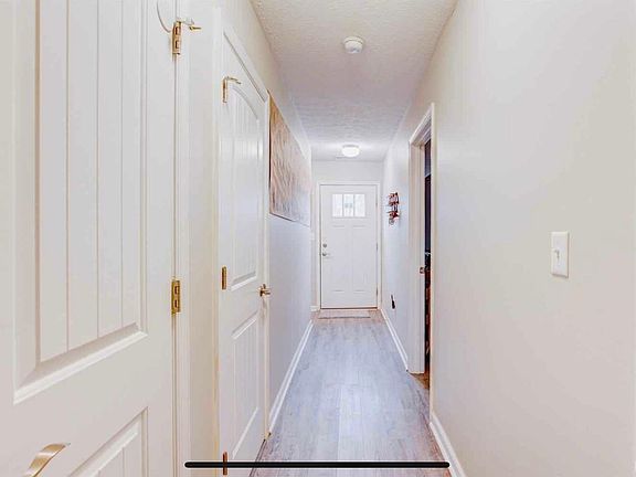 4th image of 35 Gloucester Dr