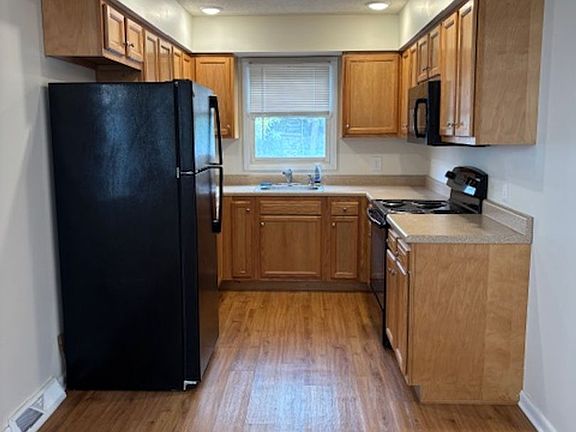 4th image of 1812-1826 Albany St #1824