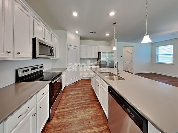 3rd image of 132 Keyser Dr