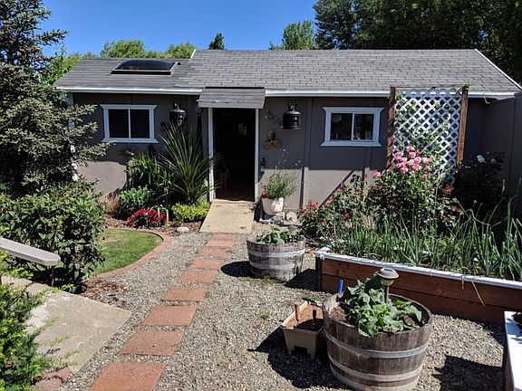 3rd image of 1001 S 88th St