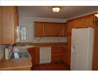 4th image of 1922 Tea Rose Ln