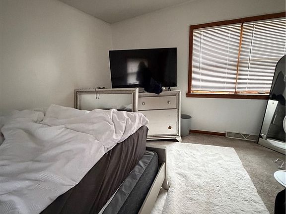 5th image of 855 S Stone St