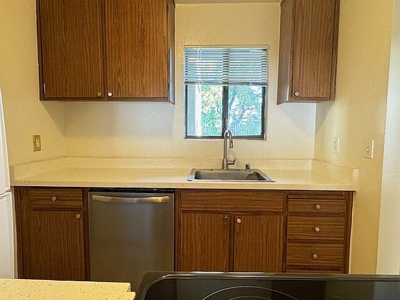 4th image of 1581 Alvarado Ave #3-1
