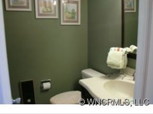 101 Whisperwood Dr, Hendersonville, NC 28791
