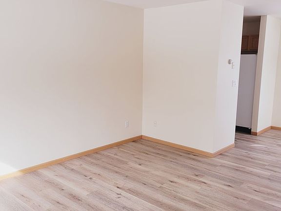 3rd image of 1062 W Oak St #12