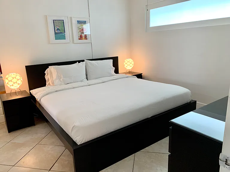 Master room - king bed