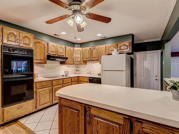 3rd image of 1085 Campion Ln