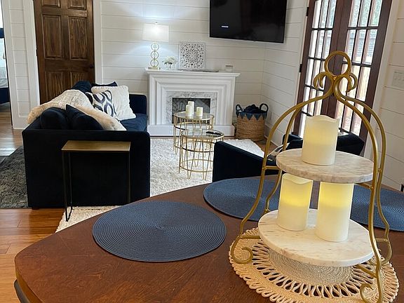 Elegant new Cottage in Downtown Acworth