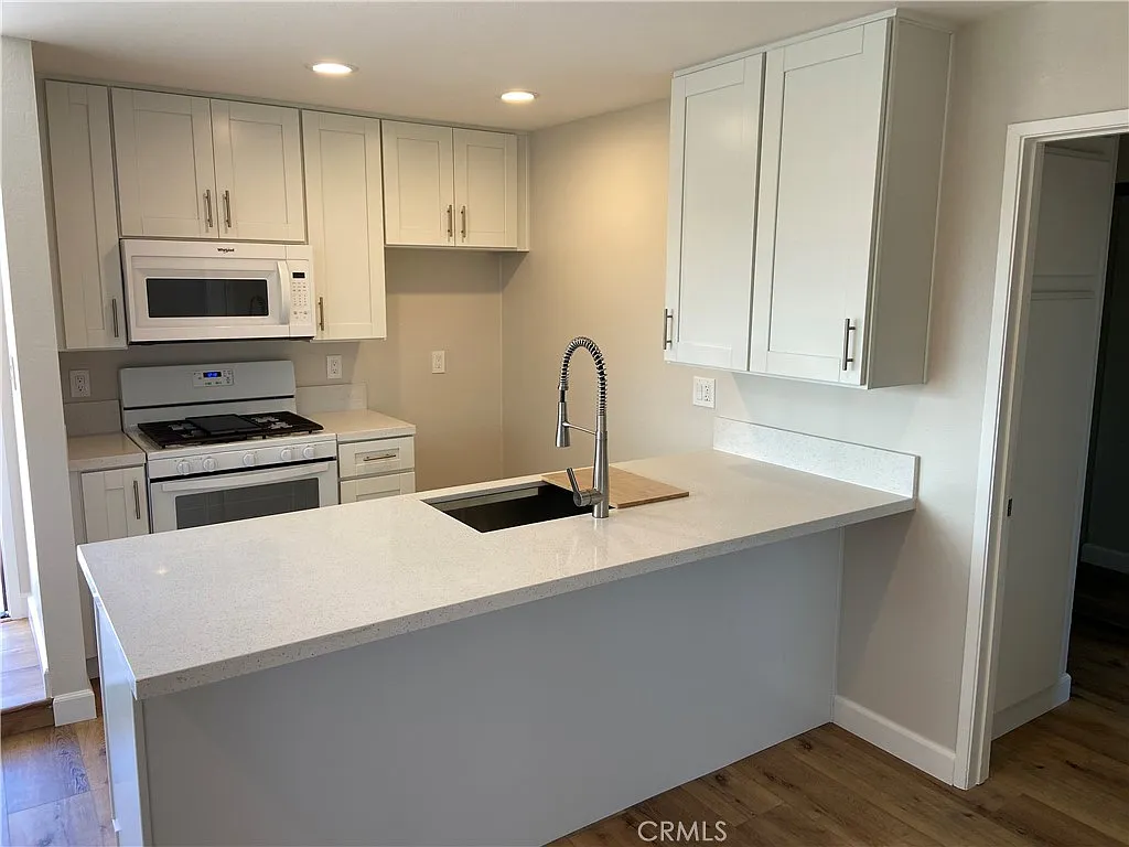 1 bed, 600 sqft, $2,325 — Photo 2