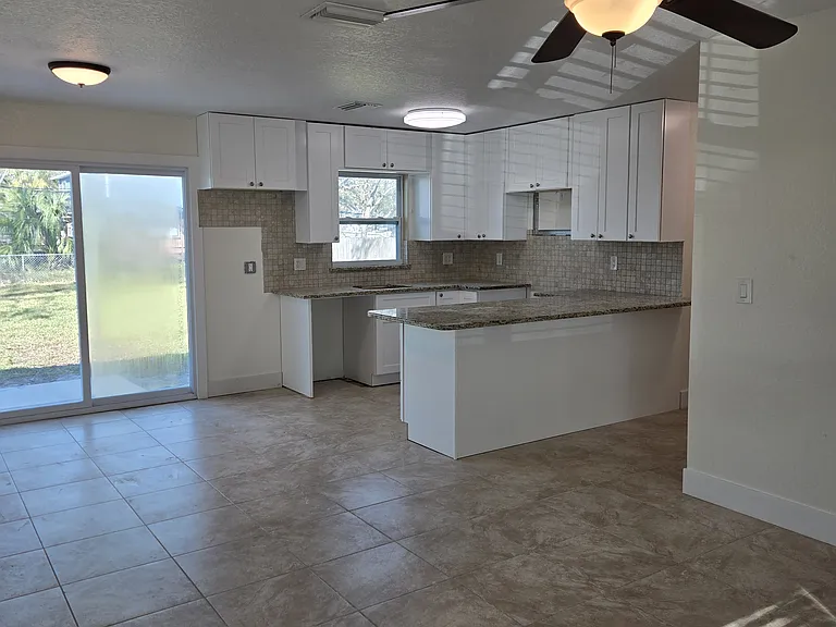 8118 Macoma Dr NE — Photo 11