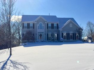 141 Raspberry Ln, Camillus, NY 13031