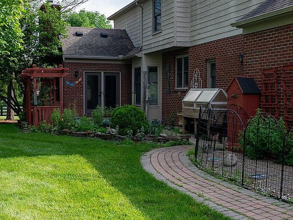 3rd image of 1320 Bedfordshire Dr