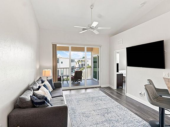 2nd image of 1067 Hartley AVE #704