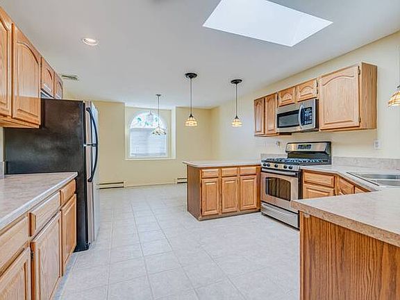 5th image of 43 Dogwood Ln Floor 1