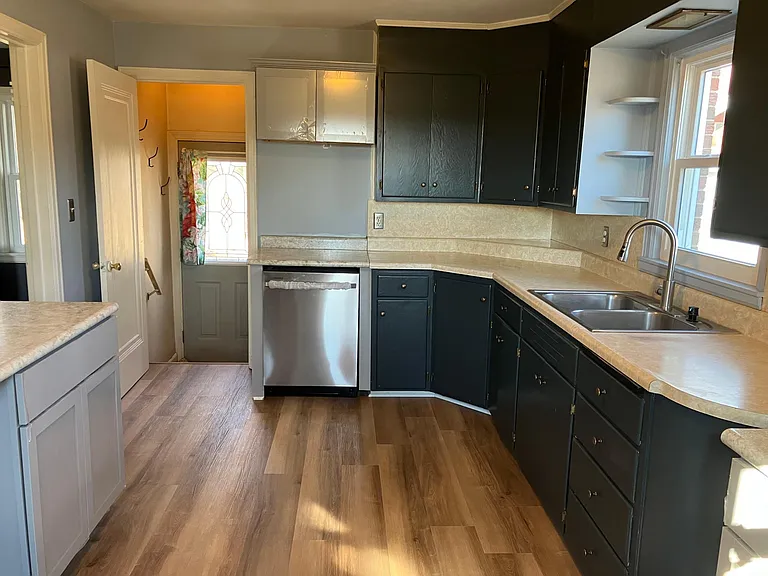 1403 W Hickory Grove Rd — Photo 17