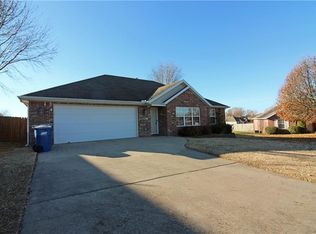 904 SW Natchez Ct, Bentonville, AR 72712