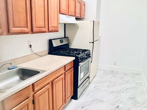 5th image of 6140 Saunders St APT D15