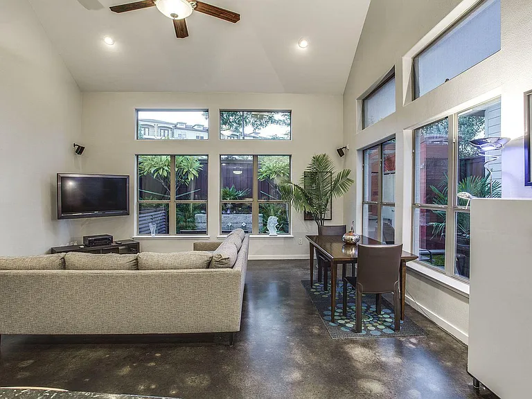 2548 Wedglea Dr — Photo 9